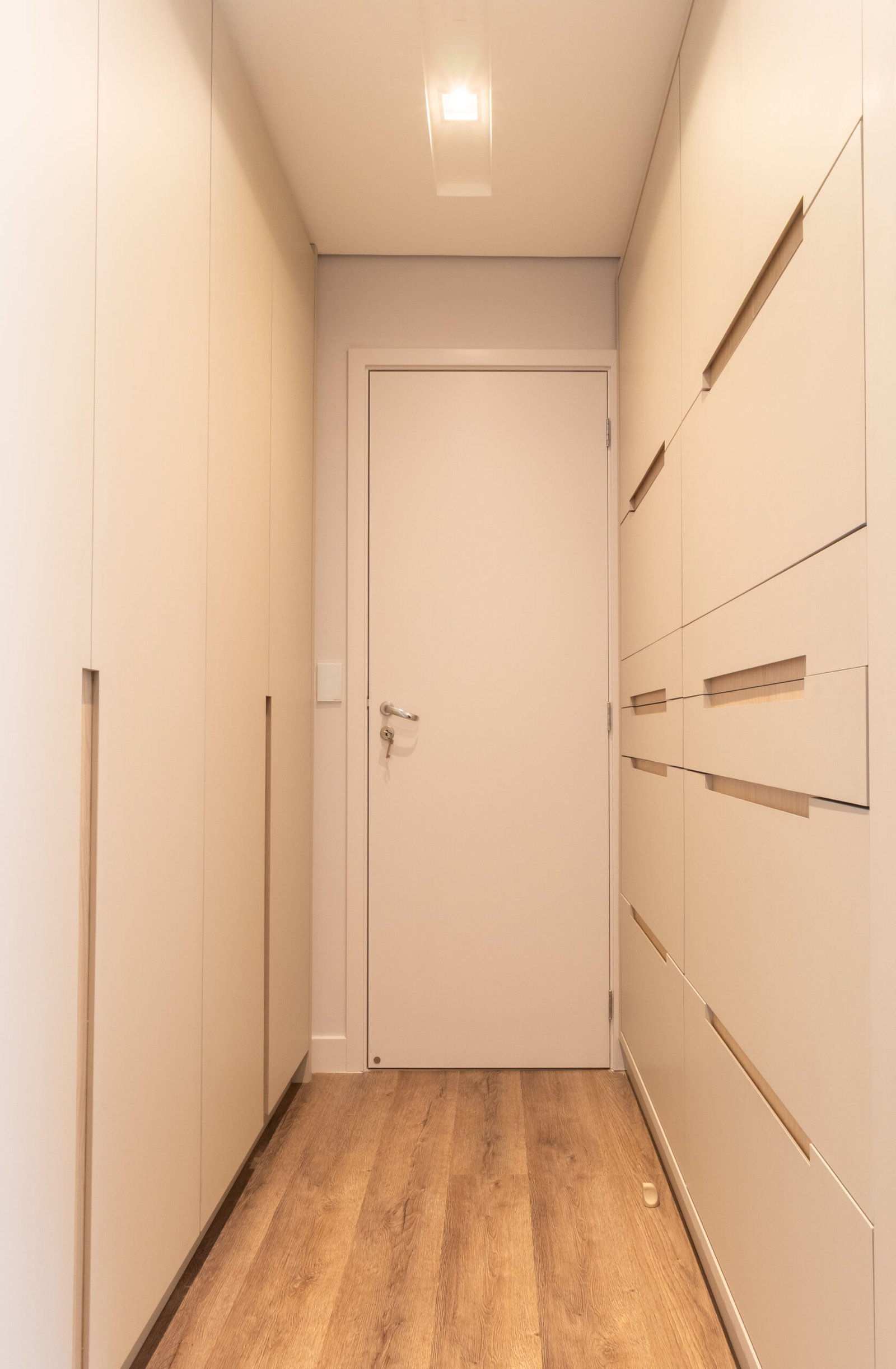 Roupeiro com puxador cava no MDF(1)